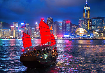張保仔號夜遊維港